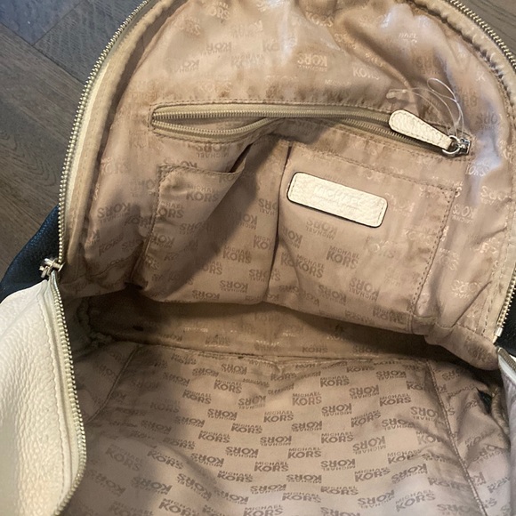 Michae Kors Backpack White + Black - Picture 4 of 4